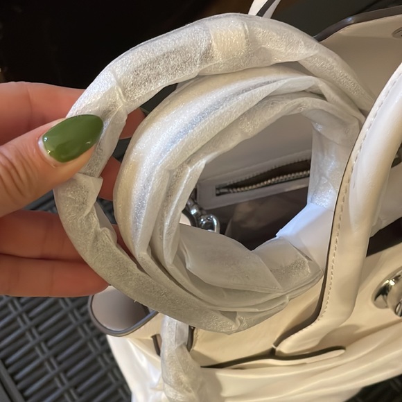 Michael Kors Carmen small flap satchel - Picture 8 of 9